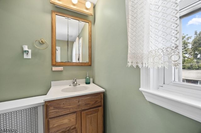 26 Liberty St, Dover Town, NJ 07801