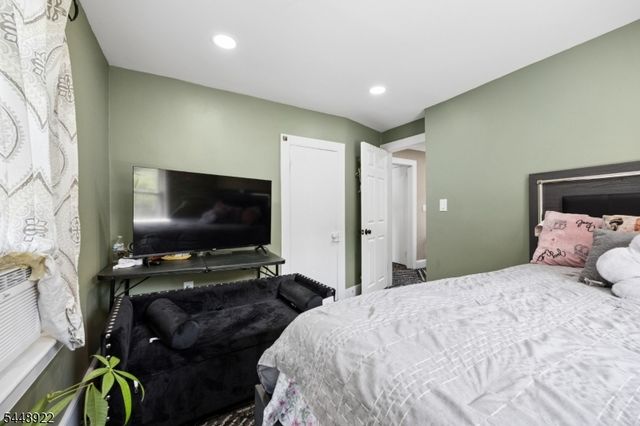 26 Liberty St, Dover Town, NJ 07801