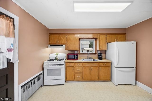 26 Liberty St, Dover Town, NJ 07801