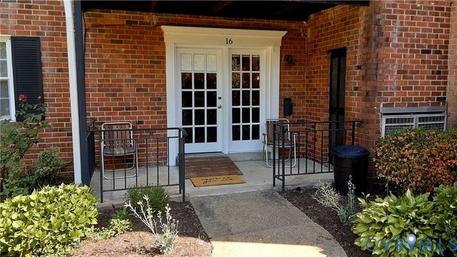 16 Stillwater Ln, Henrico, VA 23228