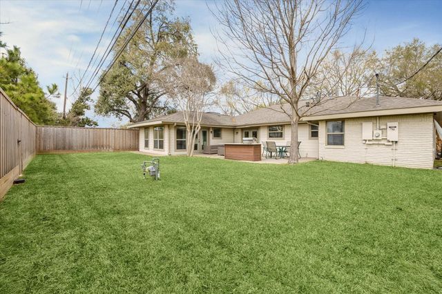 9829 Pine Lake Drive, Houston, TX 77055