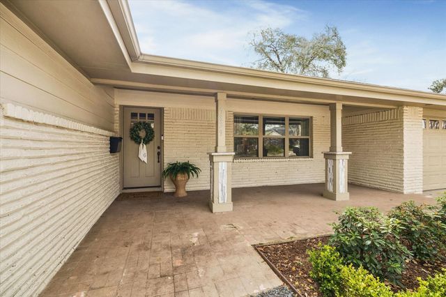 9829 Pine Lake Drive, Houston, TX 77055