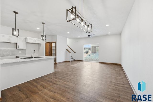 1249 N Marion Rd Road 5, Sioux Falls, SD 57107