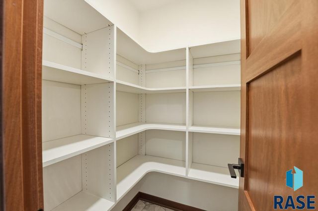 1249 N Marion Rd Road 5, Sioux Falls, SD 57107