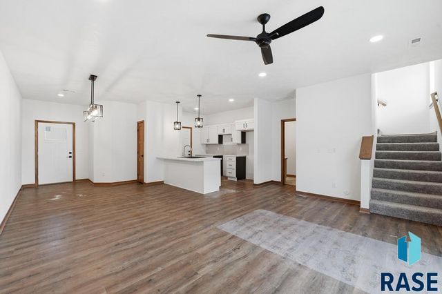 1249 N Marion Rd Road 5, Sioux Falls, SD 57107