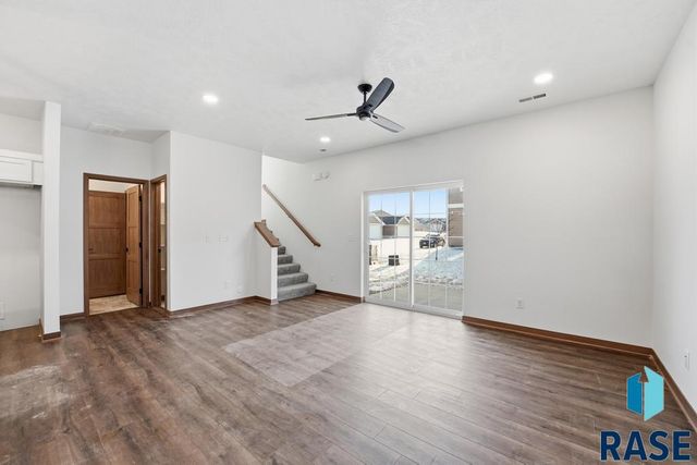 1249 N Marion Rd Road 5, Sioux Falls, SD 57107