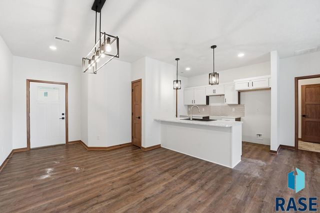 1249 N Marion Rd Road 5, Sioux Falls, SD 57107