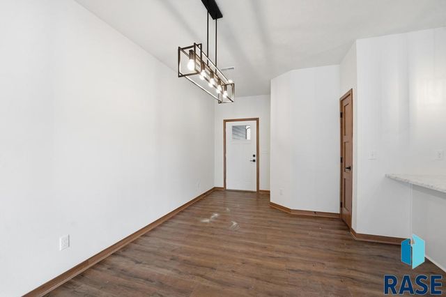 1249 N Marion Rd Road 5, Sioux Falls, SD 57107