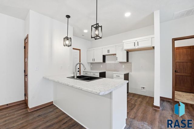 1249 N Marion Rd Road 5, Sioux Falls, SD 57107