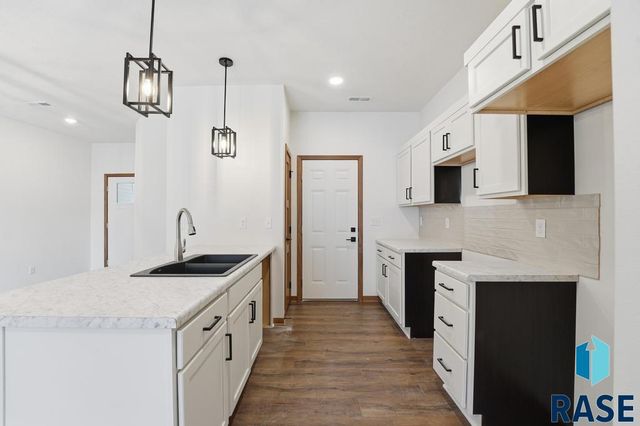 1249 N Marion Rd Road 5, Sioux Falls, SD 57107