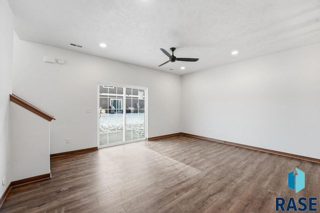 1249 N Marion Rd Road 5, Sioux Falls, SD 57107