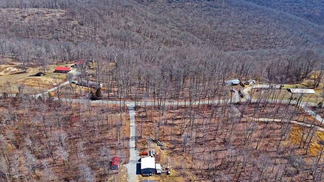 1 Rattlesnake Rd, Mcminnville, TN 37110