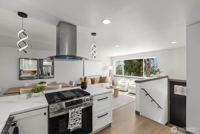 5926 23rd Avenue S, Seattle, WA 98108