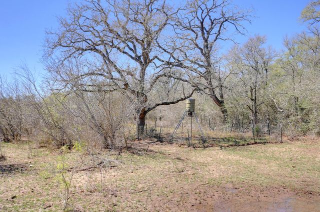 000 Cr 420, Waelder, TX 78959