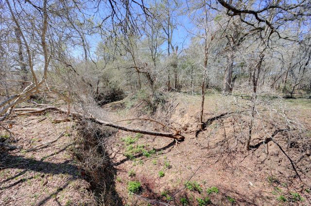 000 Cr 420, Waelder, TX 78959