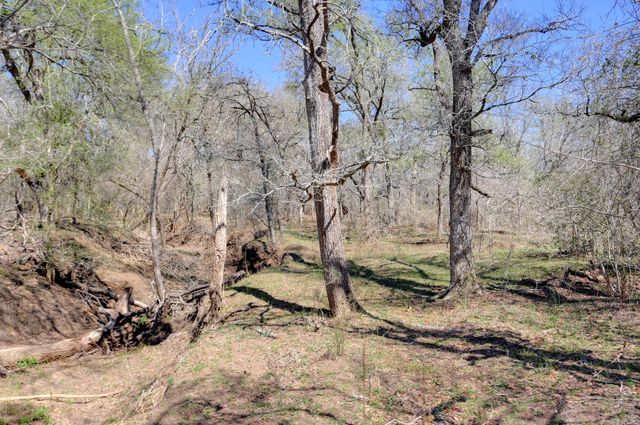 000 Cr 420, Waelder, TX 78959