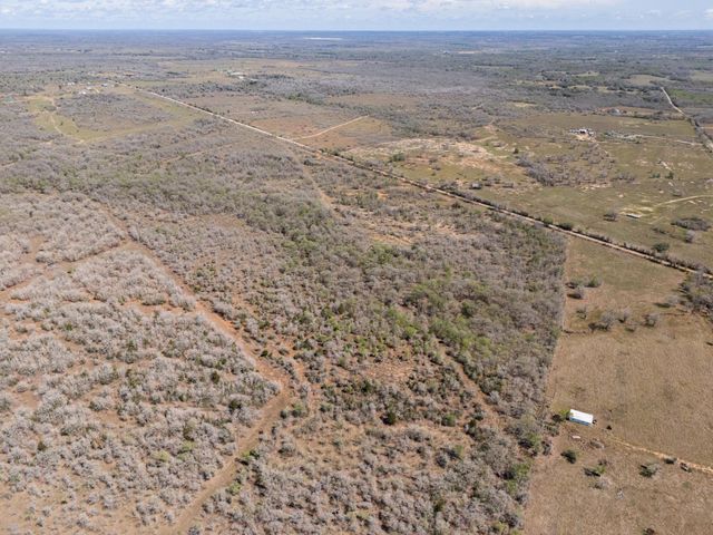 000 Cr 420, Waelder, TX 78959