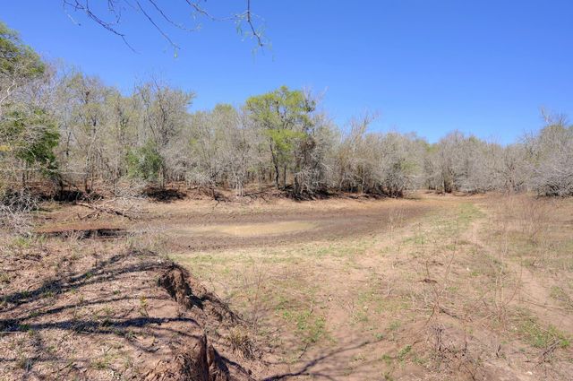 000 Cr 420, Waelder, TX 78959