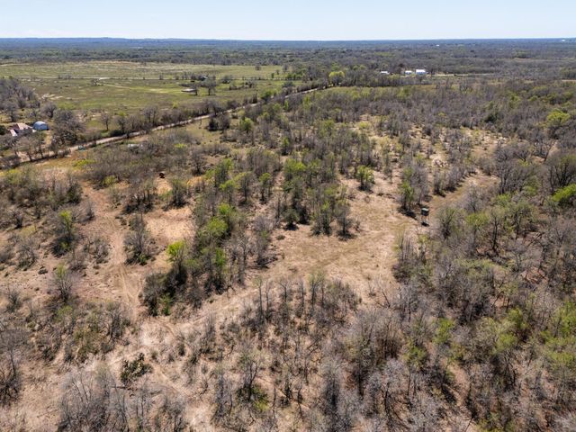 000 Cr 420, Waelder, TX 78959