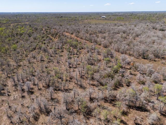 000 Cr 420, Waelder, TX 78959