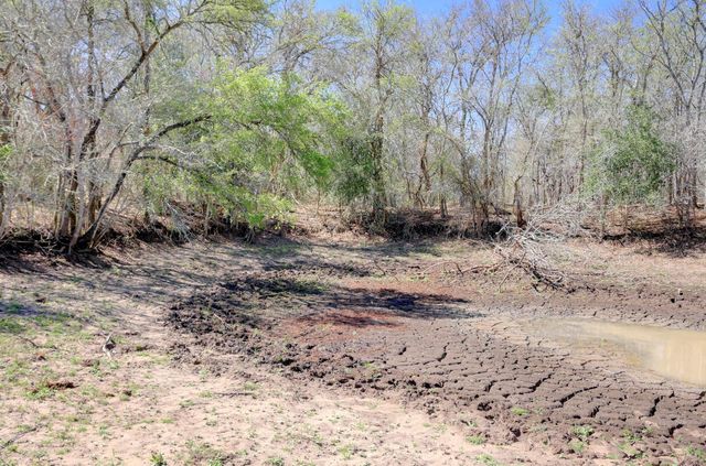 000 Cr 420, Waelder, TX 78959