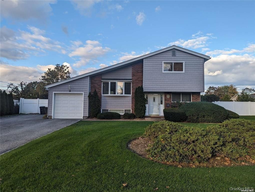 19 Comanche Lane, Commack, NY 11725