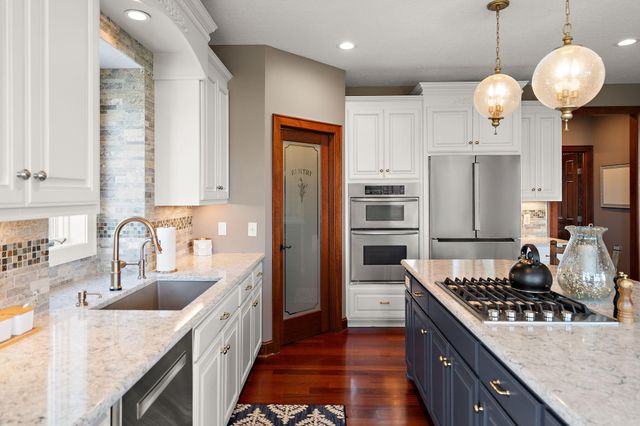 6260 Broadview Drive, Prior Lake, MN 55372