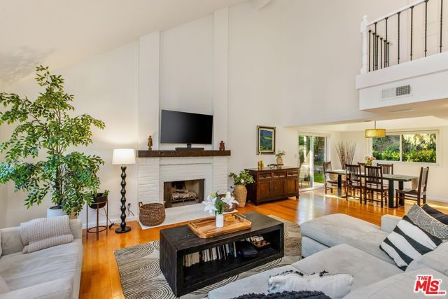 837 Brown Drive, Burbank, CA 91504