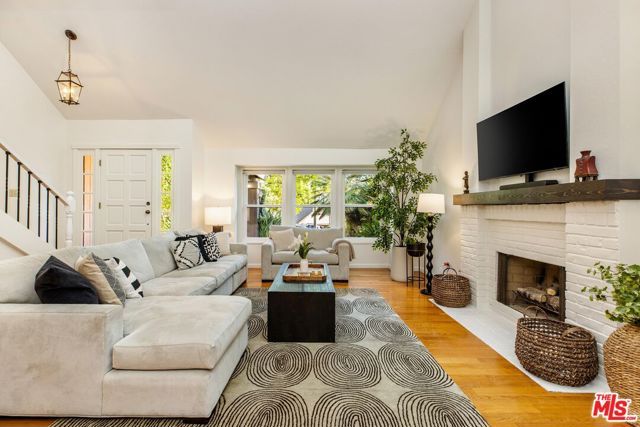 837 Brown Drive, Burbank, CA 91504