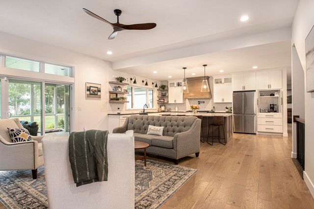 68575 W Banks Drive, Ontwa Twp, MI 49112