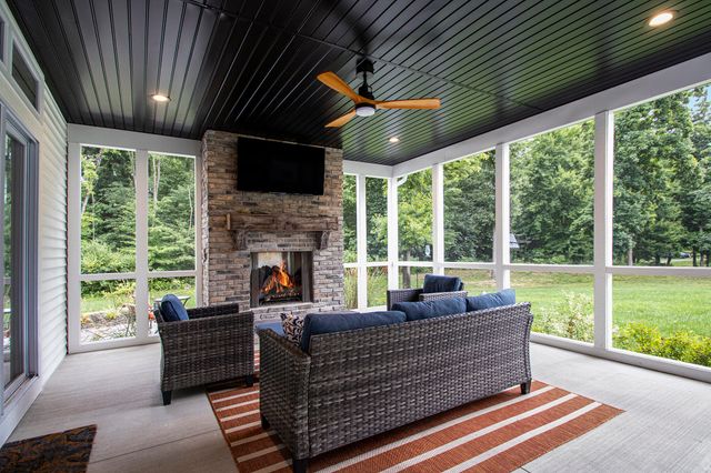 68575 W Banks Drive, Ontwa Twp, MI 49112