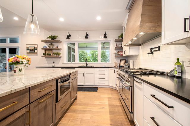 68575 W Banks Drive, Ontwa Twp, MI 49112