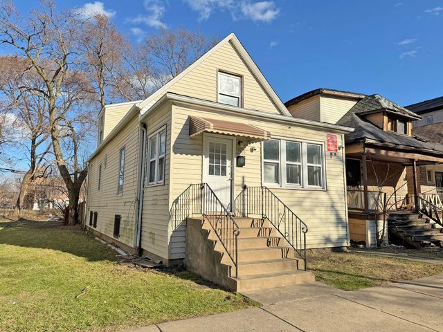 7939 S Escanaba Avenue, Chicago, IL 60617