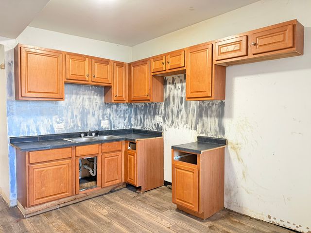 7939 S Escanaba Avenue, Chicago, IL 60617
