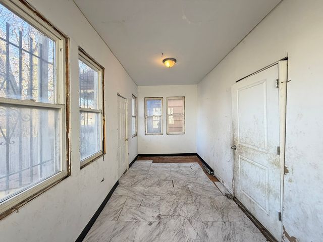 7939 S Escanaba Avenue, Chicago, IL 60617