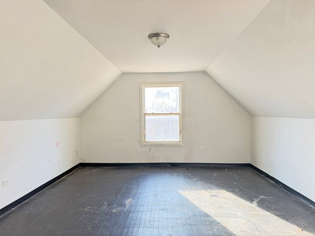 7939 S Escanaba Avenue, Chicago, IL 60617