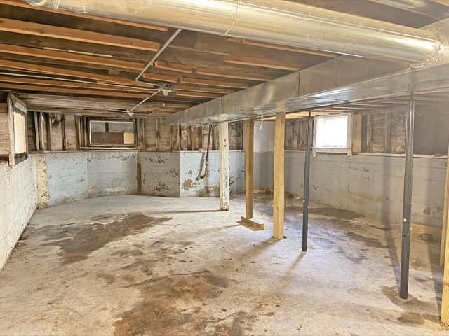 7939 S Escanaba Avenue, Chicago, IL 60617