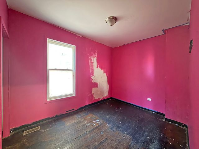 7939 S Escanaba Avenue, Chicago, IL 60617