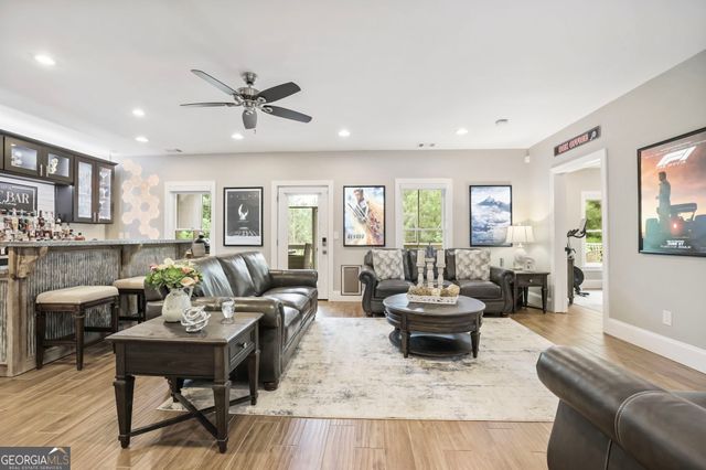 525 Willow Oak Way, Roswell, GA 30076