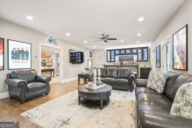 525 Willow Oak Way, Roswell, GA 30076