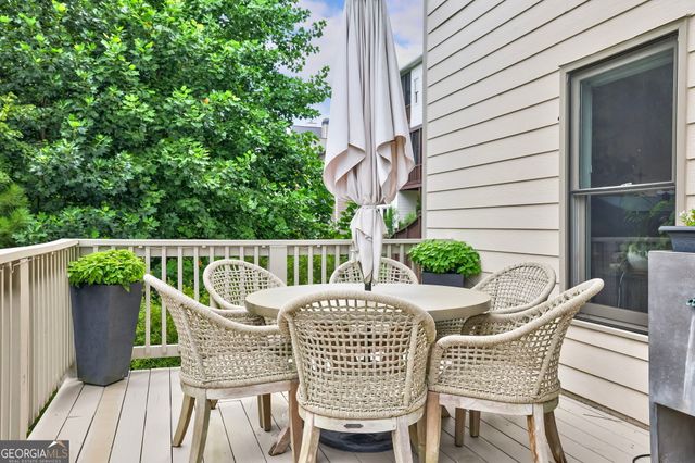 525 Willow Oak Way, Roswell, GA 30076