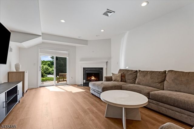 41 Chestnut Ct, Cedar Grove Twp., NJ 07009