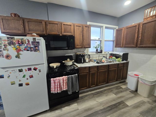8237 S Burley Avenue, Chicago, IL 60617