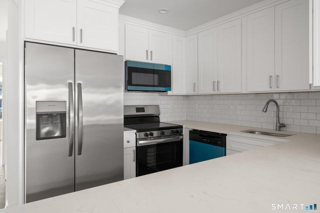 29 Village Road 3, Milford, CT 06460