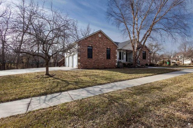2705 St. Charles Circle, Manhattan, KS 66502