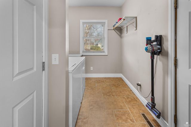 2705 St. Charles Circle, Manhattan, KS 66502