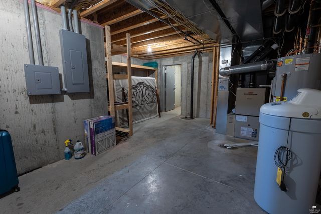 2705 St. Charles Circle, Manhattan, KS 66502