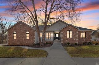 2705 St. Charles Circle, Manhattan, KS 66502