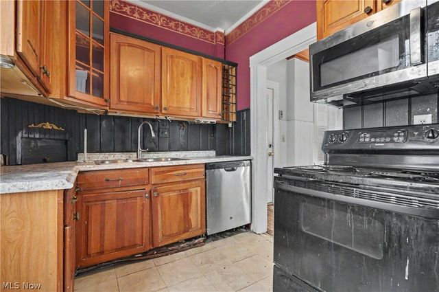 1297 W 116th Street, Cleveland, OH 44102