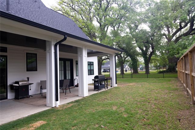 21823 White Oak View Drive, Tomball, TX 77375